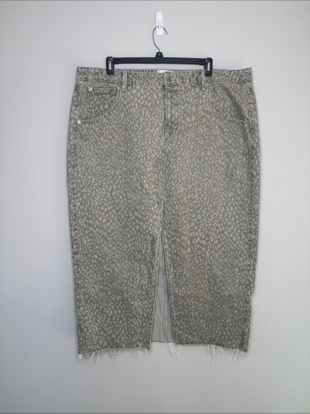 Universal Thread Leopard Animal Print Midi Denim Skirt Gray Size 20